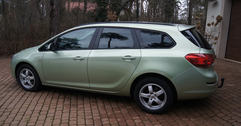 Opel Astra cena 26900 przebieg: 136000, rok produkcji 2011 z Kałuszyn małe 379